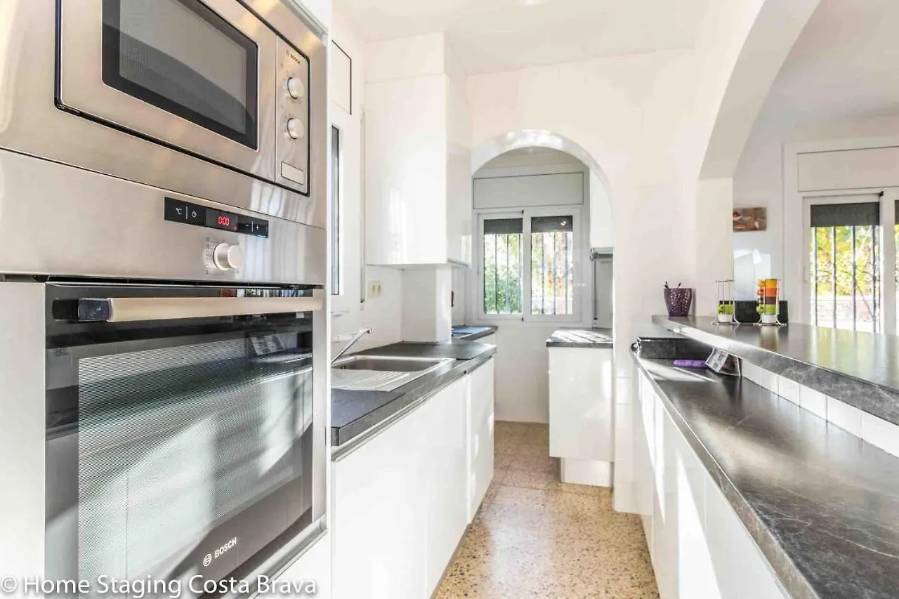 137- Empurialola-Casa De Vacaciones Con Piscina Privada En Empuriabrava Spain