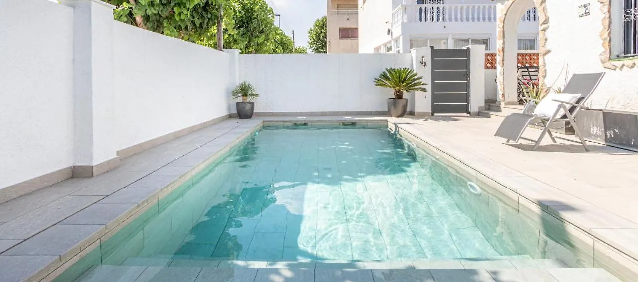 Holiday home 137- Empurialola-Casa De Vacaciones Con Piscina Privada En Empuriabrava Spain